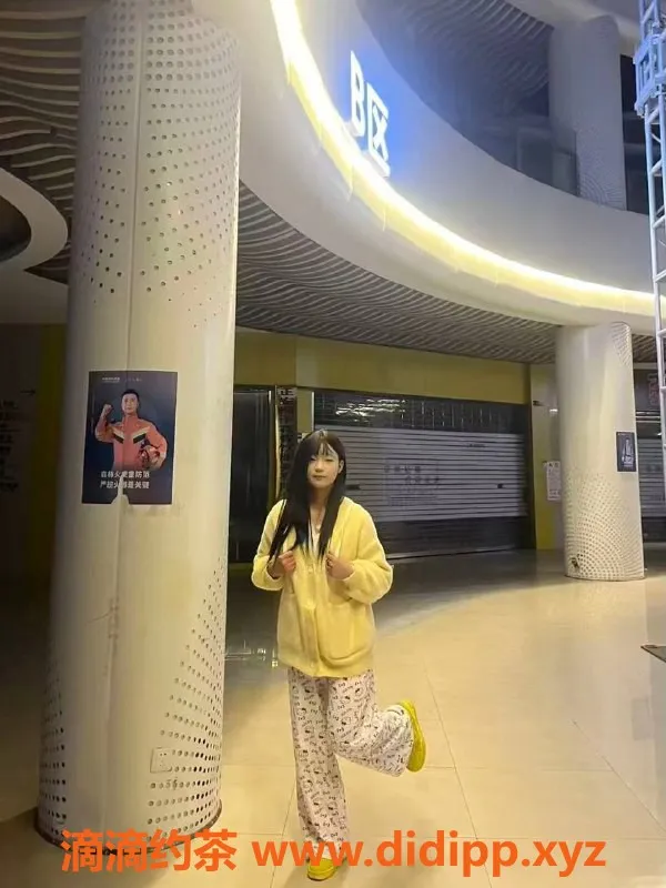 成都楼凤-成华区清纯妹妹165cm，体重100斤，刚下水撩人