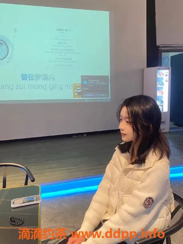 成都楼凤资源信息,成华区清纯妹妹165cm，体重100斤，刚下水撩人