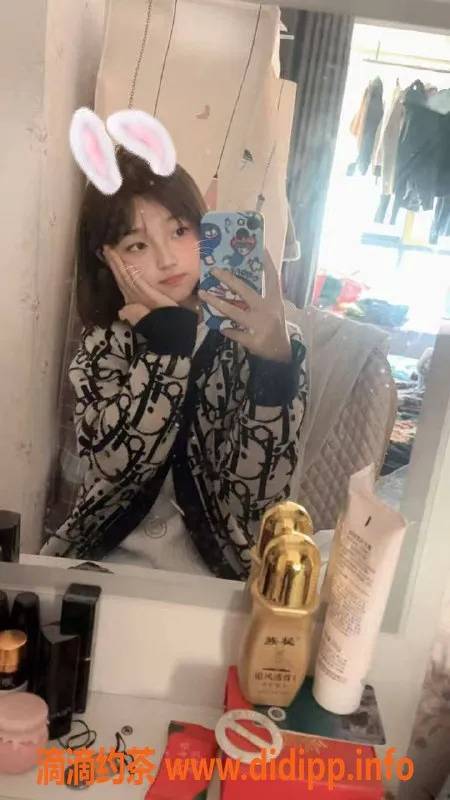 成都楼凤-成华区17岁颜值车，163cm 90斤