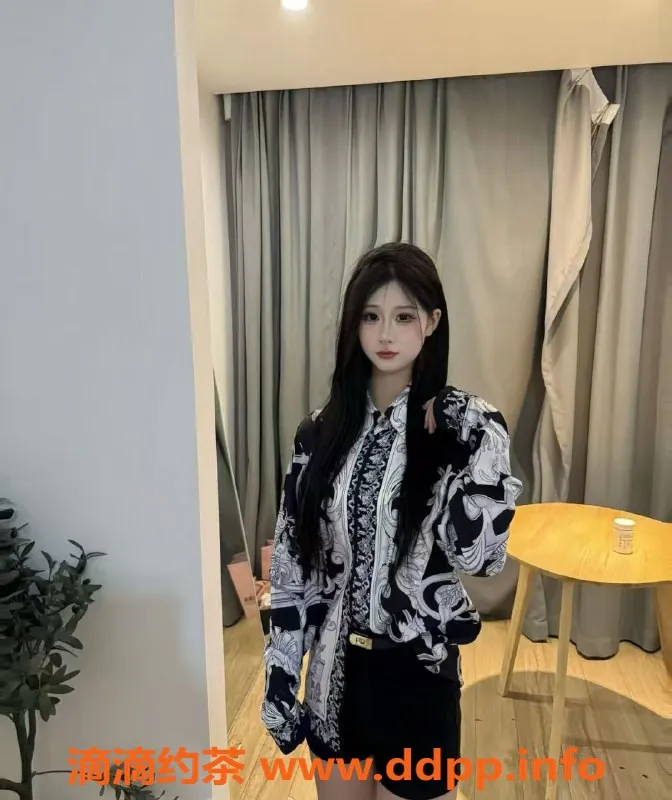 常州楼凤-武进茜茜，165嫩妹冷白皮只需1000元