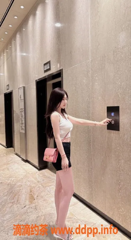 上海楼凤-湖南何语微微，167身高46体重，胸围真熊大D