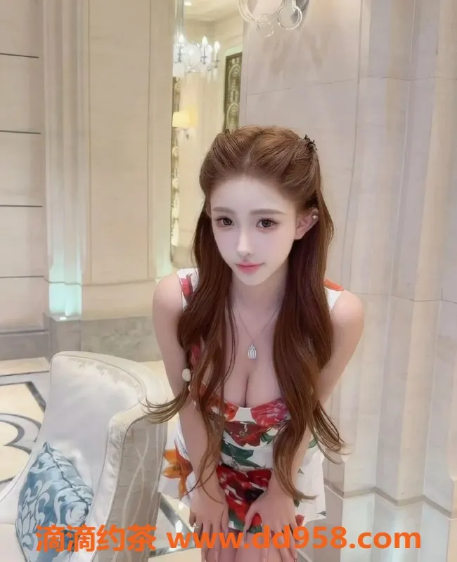 无锡楼凤-锡山区高颜值萱萱，身高178，随时陪浴服务