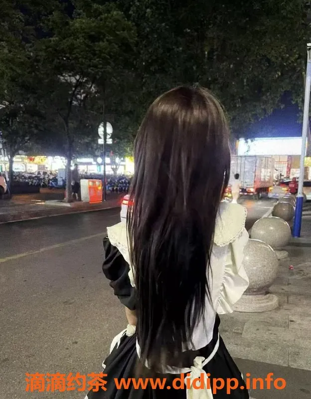 无锡楼凤-滨湖18岁极品少女 三点粉服务