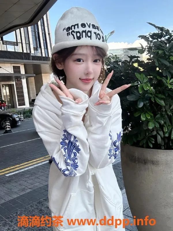 无锡上门服务-滨湖万达超嫩少女，角色扮演无敌！