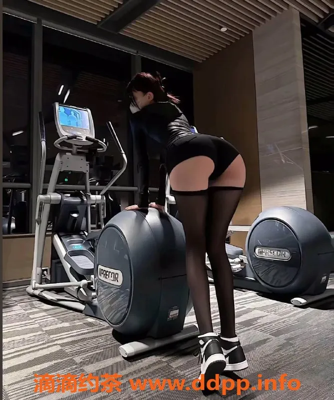 深圳楼凤-福田卡戴珊泡泡：165高挑，50kg大胸御姐，1288起！