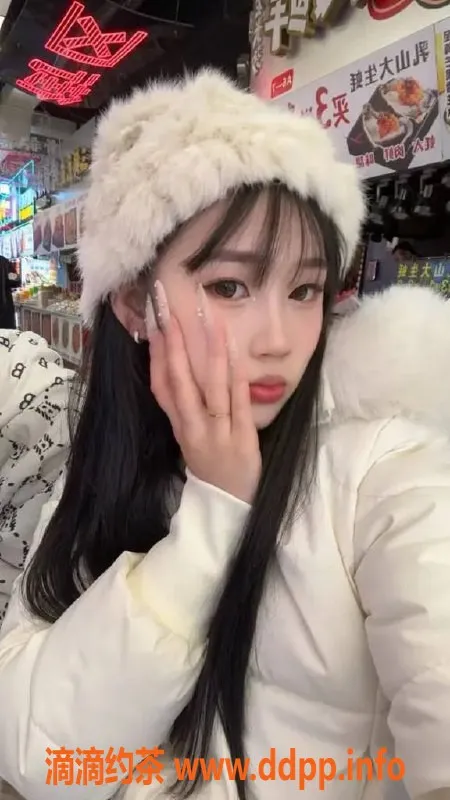 深圳楼凤-宝安可心：18岁高挑嫩妹，长腿诱惑来袭