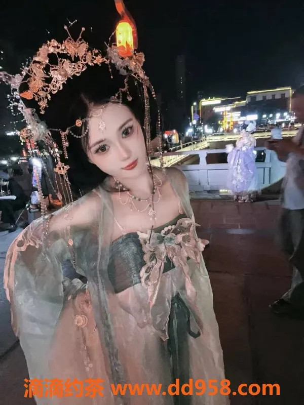 深圳楼凤-深圳南山李小露，1300p嫩妹舌吻服务