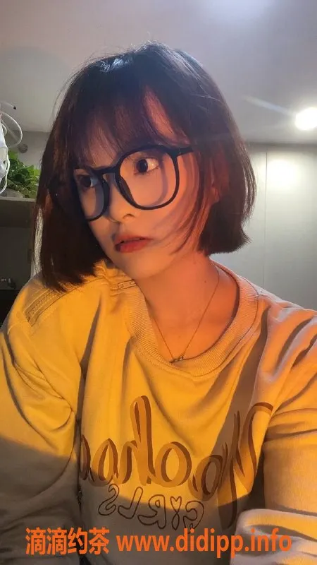 北京楼凤资源信息,朝阳吖吖：23岁168cm重庆美女，36C 服务超棒