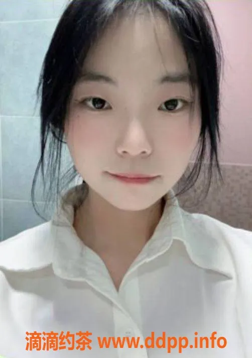 广州楼凤-海珠嫩妹小粉，水费700p，热情服务等你来体验！