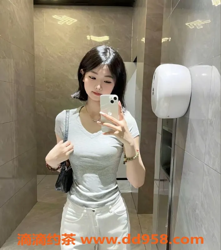 广州楼凤-白云区欢欢-20岁165cm 32C嫩妹等你来约