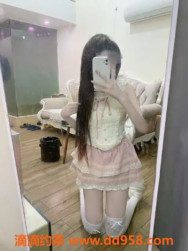 无锡楼凤-锡山区高颜值陪浴小姐叶惠美，07/168/45kg