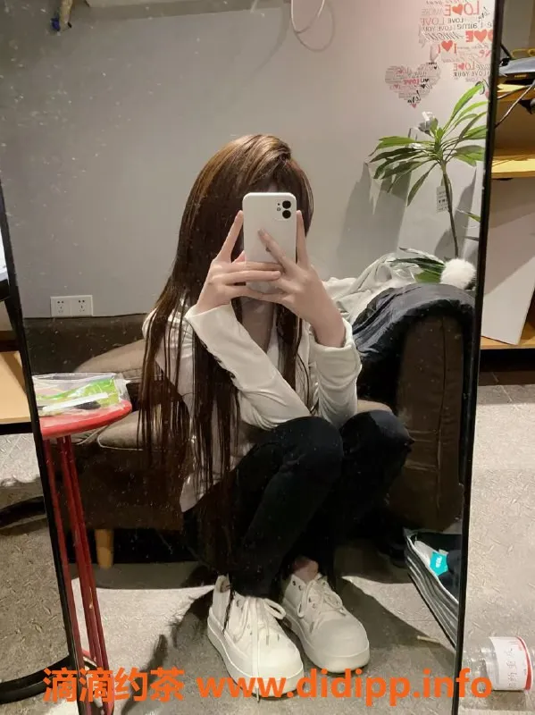 无锡楼凤-锡山区高颜值陪浴小姐叶惠美，07/168/45kg