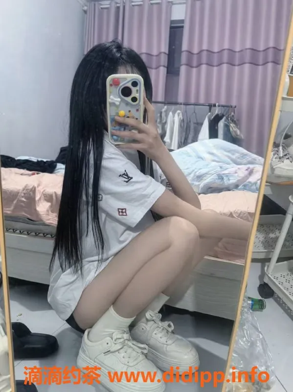 无锡楼凤-锡山区高颜值陪浴小姐叶惠美，07/168/45kg