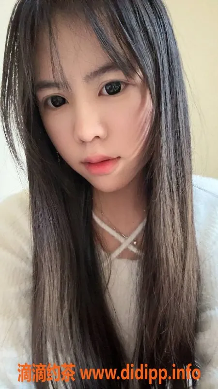 成都楼凤-成华区小思颖，18岁，身高162厘米，胸围B，超赞服务！