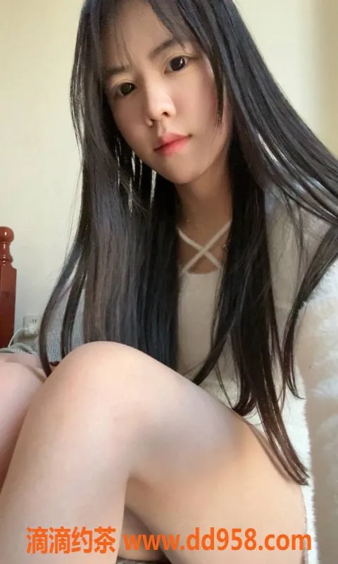 成都楼凤-成华区小思颖，18岁，身高162厘米，胸围B，超赞服务！