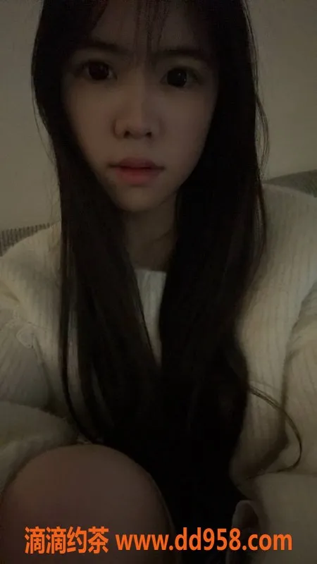 成都楼凤-成华区小思颖，18岁，身高162厘米，胸围B，超赞服务！