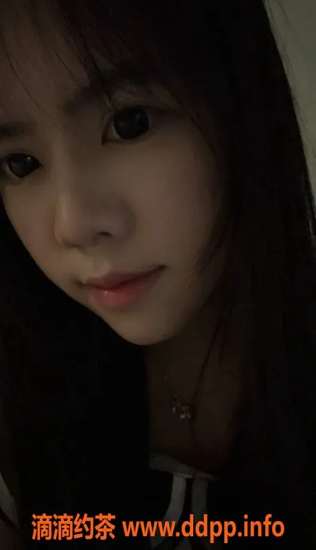 成都楼凤-成华区小思颖，18岁，身高162厘米，胸围B，超赞服务！