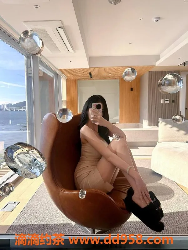 广州楼凤-天河嫩妹姗姗，800p等你来体验！