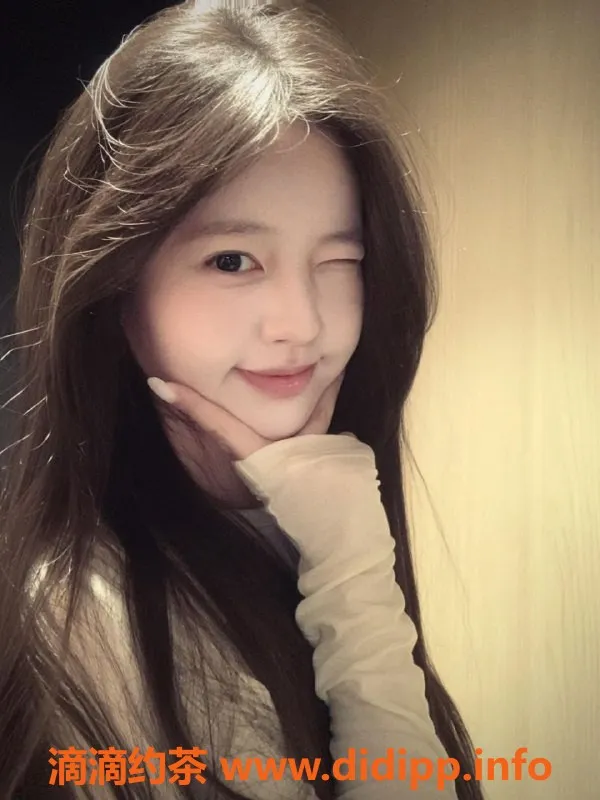 广州楼凤-天河区20岁学妹兼职，166cm乖巧可外出