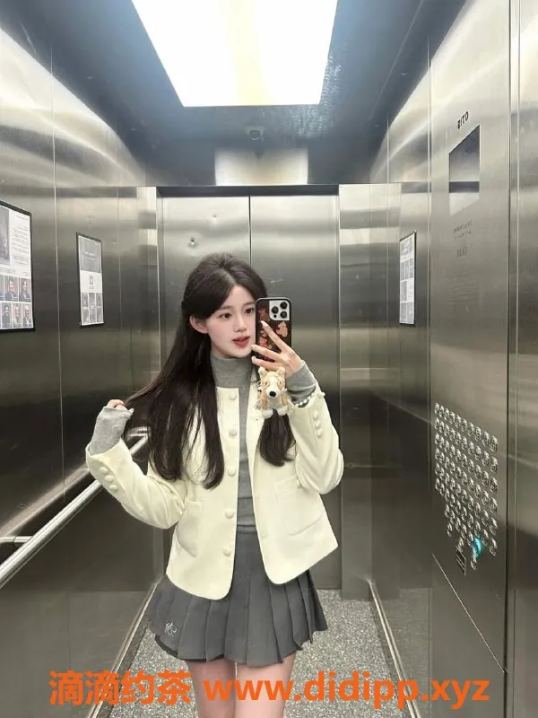 广州楼凤-天河区20岁学妹兼职，166cm乖巧可外出