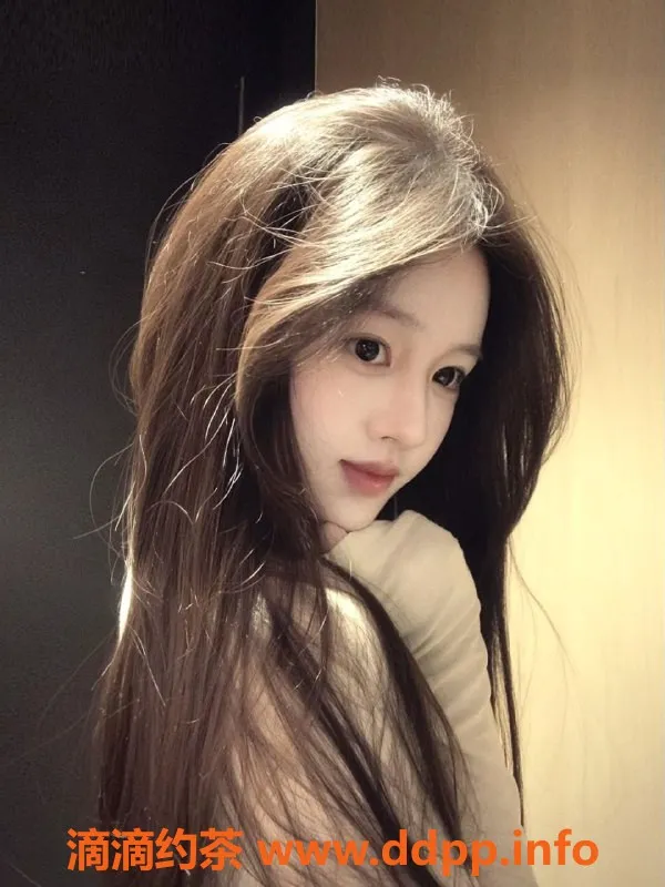 广州楼凤-天河区20岁学妹兼职，166cm乖巧可外出