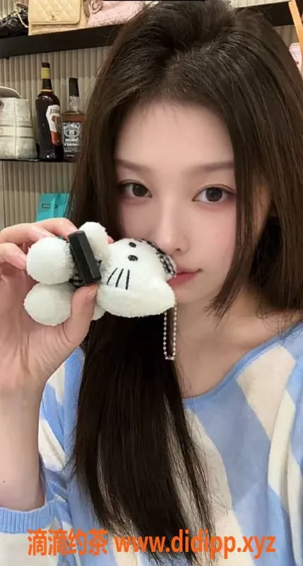 广州楼凤-天河区大三生baby鑫，1480元起，69与鸳鸯浴服务