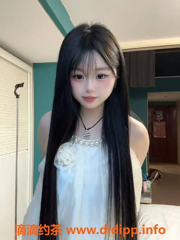 成都楼凤-成华区微胖小姐姐19岁，身高163，口活超赞！