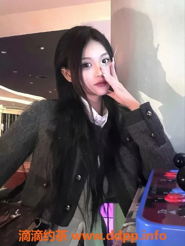 广州楼凤-天河嫩妹Cc，900元享舌吻与大长腿