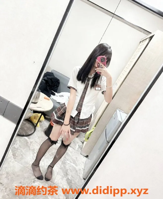 深圳楼凤资源信息,深圳龙华嫩妹萱宝，900起，舌吻制服服务