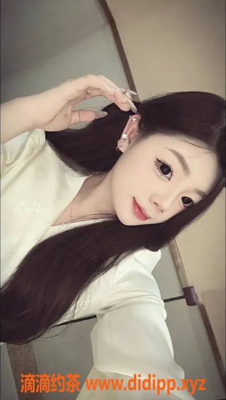 台州楼凤-台州小甜心18岁165cm C+罩杯，600元品茶