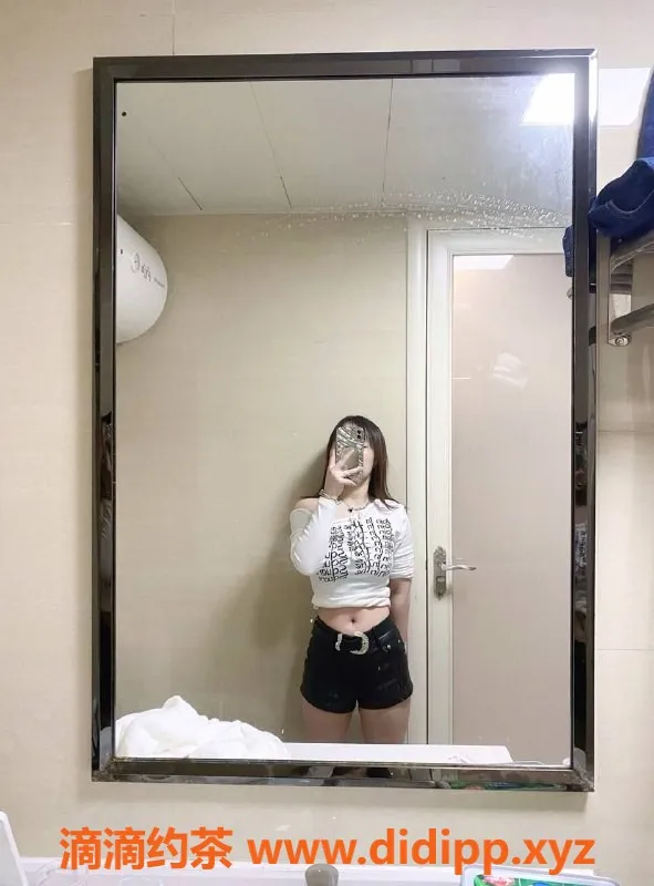 成都楼凤-19岁四川嫩妹，150cm，超强口技，3T服务