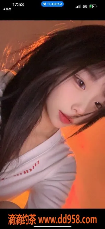 广州楼凤-广州天河王同学，价格1000/1700，值得尝试！