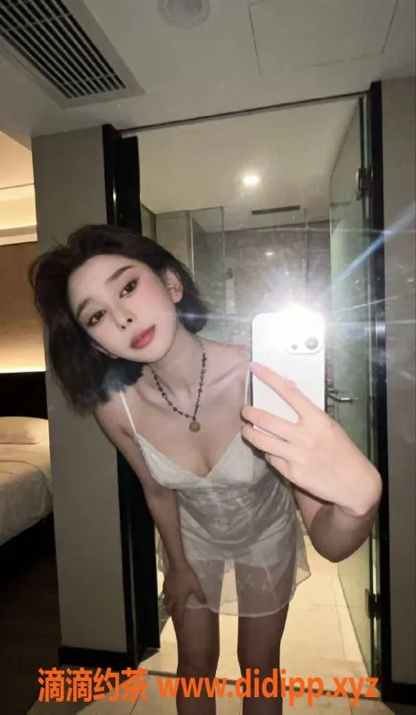 宁波楼凤-重慶Jony，22岁，身高170，胸围C，陪浴服务