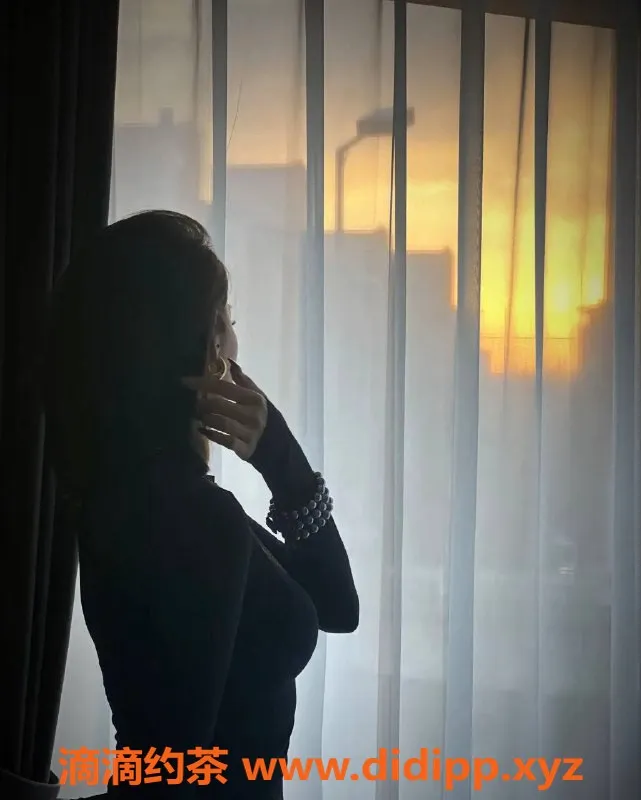 宁波楼凤-重慶Jony，22岁，身高170，胸围C，陪浴服务