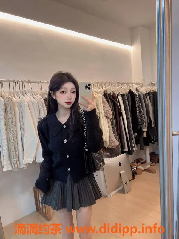 中山楼凤-西区涵涵，19岁C罩杯，服务优质，600元起