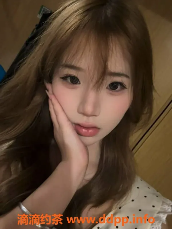 台州楼凤-台州路桥🌹小兔牙，160cm，18岁，C+围