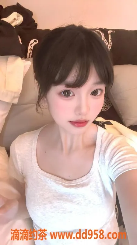 台州楼凤-台州19岁子苒，身高164cm，600元私茶服务