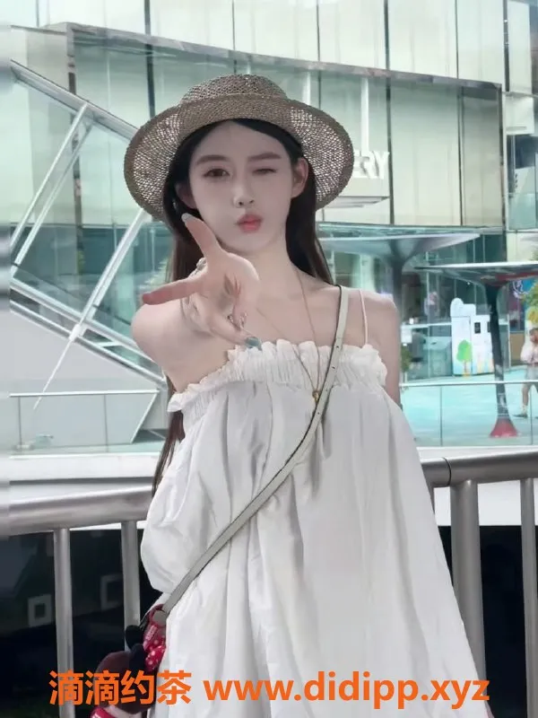 深圳楼凤-福田露西嫩妹，1400起，制服六九服务