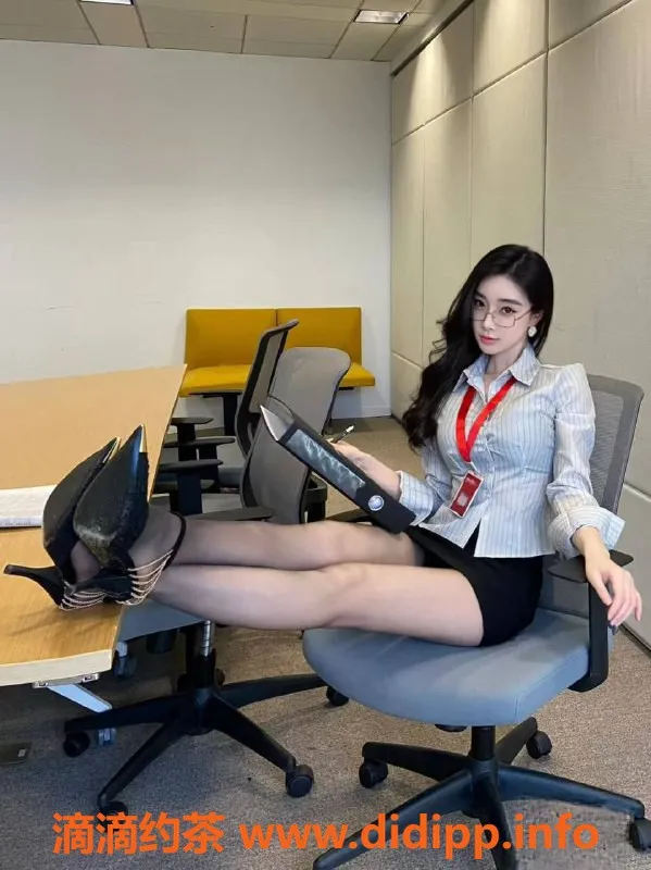 深圳楼凤-龙岗小高启兰，165cm C杯，价格亲民