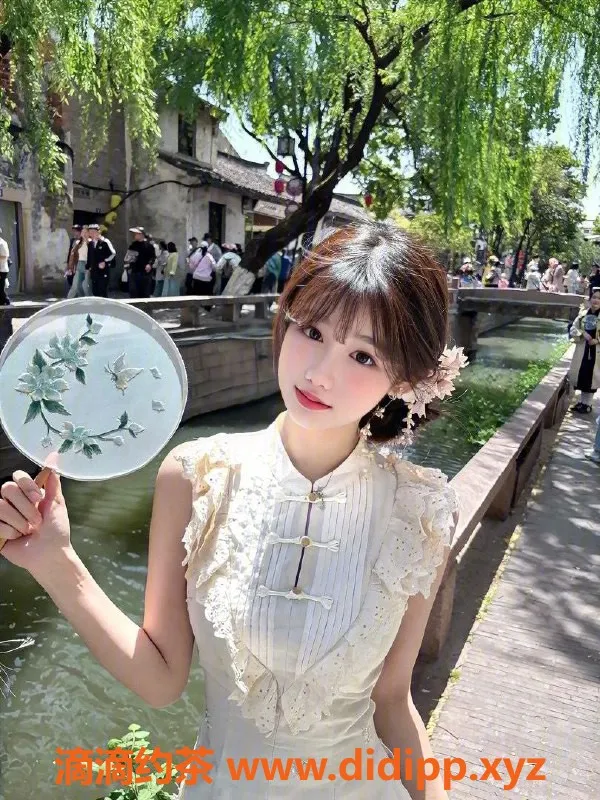 广州楼凤-天河琴琴，12P嫩妹双飞大胸服务