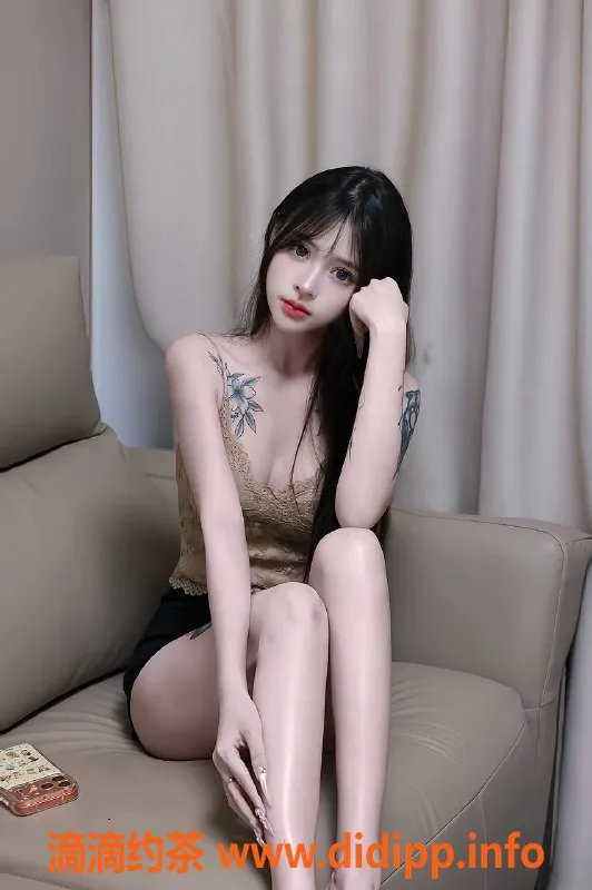 深圳楼凤-福田嫩妹雯雯，1200元制服服务等你来体验