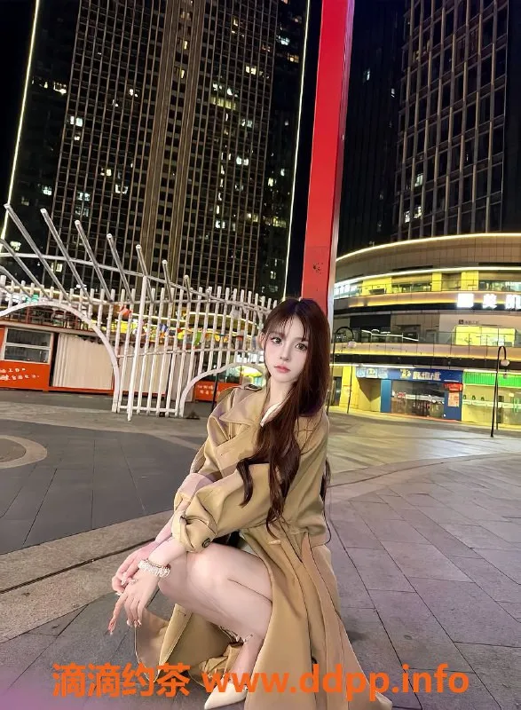 深圳楼凤-福田嫩妹雯雯，1200元制服服务等你来体验