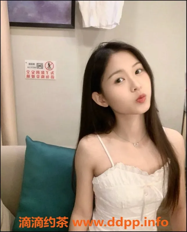 深圳楼凤资源信息,龙华小乖，23岁，身高164，茶水费优惠