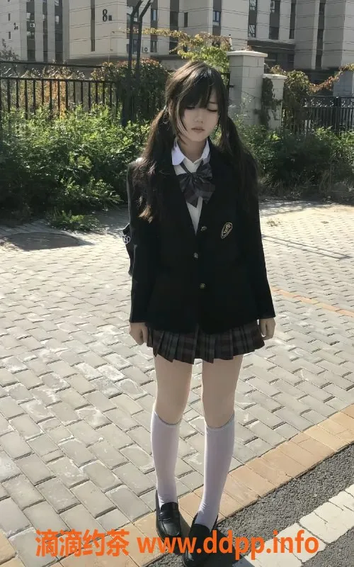 无锡楼凤-18岁超级少萝莉Cosplay体验，调情与深喉服务