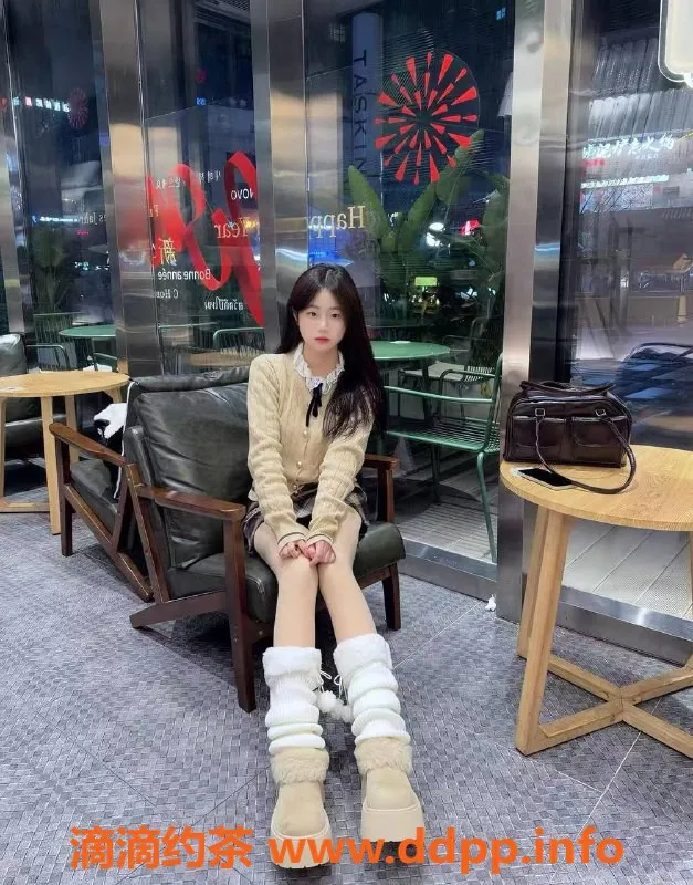 深圳楼凤-福田区嫩姐小影，制服调情服务详解