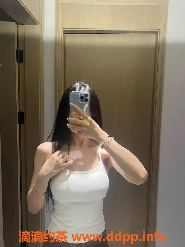 常州楼凤-常州欢欢，21岁，166cm，93斤，胸围C