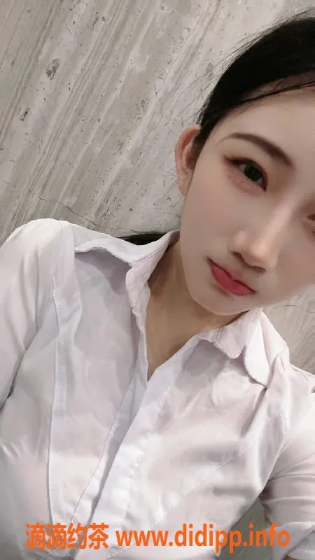 深圳楼凤-深圳罗湖大胸小姐，999元主动服务