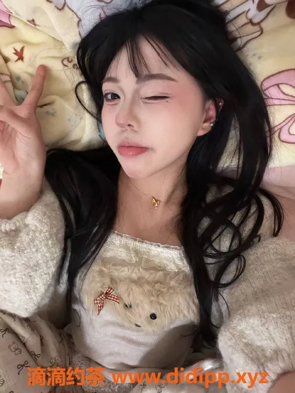 深圳楼凤-福田嫩妹呆瓜，700元起，制服控必看！