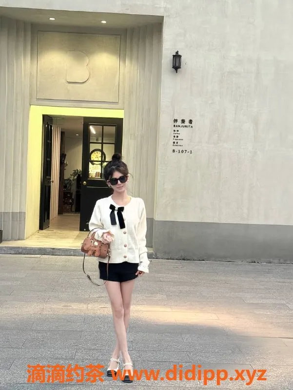 杭州楼凤-拱墅七七，嫩妹69互舔，P700/PP1400