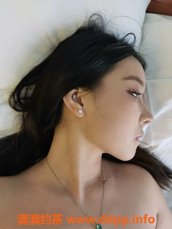 成都外围-成都圆圆：19岁嫩妹，160身高86斤，性价比高